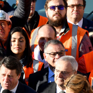 Renaud Muselier, le président du Conseil Regional de PACA, Surya Bonaly, Christian Estrosi, le maire de Nice, sa femme, Laura Tenoudji Estrosi, Charles Ange Ginesy, le président du Conseil Départemental des Alpes-Maritimes, et Bernard Gonzales, le préfet des Alpes-Martimes, durant l'inauguration de la ligne 2 du tramway sur le quai Napoléon 1er, à Nice le 14 décembre 2019. © Bruno Bebert / Bestimage