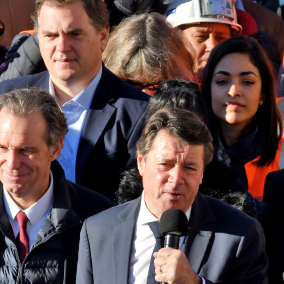 Renaud Muselier, le président du Conseil Regional de PACA, Christian Estrosi, le maire de Nice, sa femme, Laura Tenoudji Estrosi et Charles Ange Ginesy, le président du Conseil Départemental des Alpes-Maritimes, durant l'inauguration de la ligne 2 du tramway sur le quai Napoléon 1er, à Nice le 14 décembre 2019.  © Bruno Bebert / Bestimage