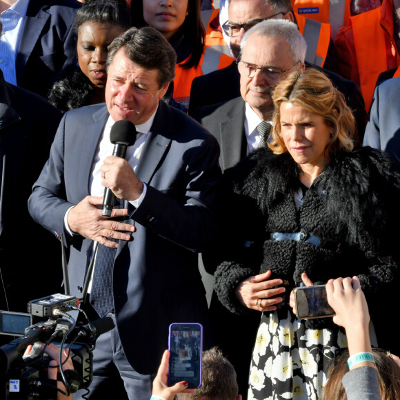 Renaud Muselier, le président du Conseil Regional de PACA, Surya Bonaly, Christian Estrosi, le maire de Nice, sa femme, Laura Tenoudji Estrosi, Charles Ange Ginesy, le président du Conseil Départemental des Alpes-Maritimes, Eric Ciotti, le député de la 1ère circonscription des Alpes-Martimes, et Bernard Gonzales, le préfet des Alpes-Martimes, durant l'inauguration de la ligne 2 du tramway sur le quai Napoléon 1er, à Nice le 14 décembre 2019. © Bruno Bebert / Bestimage