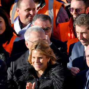 Renaud Muselier, le président du Conseil Regional de PACA, Christian Estrosi, le maire de Nice, sa femme, Laura Tenoudji Estrosi, Charles Ange Ginesy, le président du Conseil Départemental des Alpes-Maritimes, et Eric Ciotti, le député de la 1ère circonscription des Alpes-Martimes, durant l'inauguration de la ligne 2 du tramway sur le quai Napoléon 1er, à Nice le 14 décembre 2019. © Bruno Bebert / Bestimage