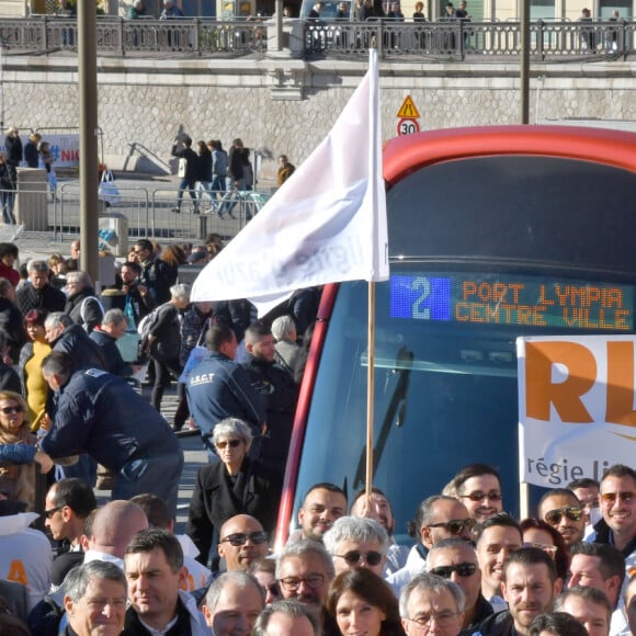 Renaud Muselier, le président du Conseil Regional de PACA, Laura Tenoudji Estrosi, et son mari Christian Estrosi, le maire de Nice, durant l'inauguration de la ligne 2 du tramway sur le quai Napoléon 1er, à Nice le 14 décembre 2019. © Bruno Bebert / Bestimage