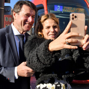 Christian Estrosi, le maire de Nice, et sa femme Laura Tenoudji Estrosi assistent à l'inauguration de la ligne 2 du tramway sur le quai Napoléon 1er, à Nice le 14 décembre 2019. © Bruno Bebert / Bestimage