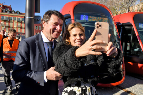 Christian Estrosi, le maire de Nice, et sa femme Laura Tenoudji Estrosi assistent à l'inauguration de la ligne 2 du tramway sur le quai Napoléon 1er, à Nice le 14 décembre 2019. © Bruno Bebert / Bestimage