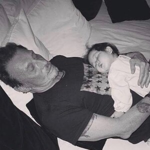 Jade Hallyday partage des photos d'elle bébé et enfant sur Instagram, le jour de l'anniversaire de son père Johnny Hallyday. Images publiées le 15 juin 2019.