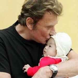 Jade Hallyday partage des photos d'elle bébé et enfant sur Instagram, le jour de l'anniversaire de son père Johnny Hallyday. Images publiées le 15 juin 2019.