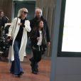 Françoise Thibault, la mère de Laeticia Hallyday, Jade et Joy, Jimmy Refas - Laeticia Hallyday arrive en famille avec ses filles et sa mère à l'aéroport Roissy CDG le 19 novembre 2019.