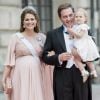 La princesse Madeleine de Suède, enceinte, son mari Christopher (Chris) O'Neill et leur fille la princesse Leonore de Suède - Arrivées au mariage du prince Carl Philip de Suède et Sofia Hellqvist à la chapelle du palais royal à Stockholm. Le 13 juin 2015