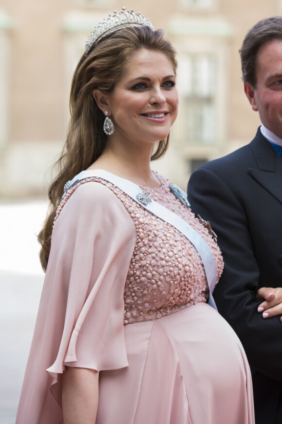 La princesse Madeleine de Suède, enceinte - Arrivées au mariage du prince Carl Philip de Suède et Sofia Hellqvist à la chapelle du palais royal à Stockholm. Le 13 juin 2015
