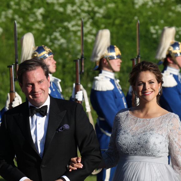La princesse Madeleine de Suède, enceinte, son mari Christopher (Chris) O'Neill - Arrivées au dîner à bord du S/S Stockholm la veille du mariage du prince Carl Philip de Suède et de Sofia Hellqvist à Stockholm le 12 juin 2015