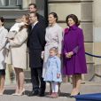 Sofia Hellqvist, la princesse Leonore, la princesse Madeleine (enceinte), le prince Daniel, la princesse Victoria, la princesse Estelle, la reine Silvia - La famille royale suédoise assiste à la commémoration du 69ème anniversaire du roi Carl Gustav de Suède au palais royal à Stockholm, le 30 avril 2015.