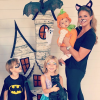 La princesse Madeleine de Suède avec ses trois enfants, déguisés pour Halloween : Nicolas, 3 ans, Leonore, 4 ans, et Adrienne, 7 mois, adorable en citrouille dans ses bras. Photo Instagram, 1er novembre 2018.
