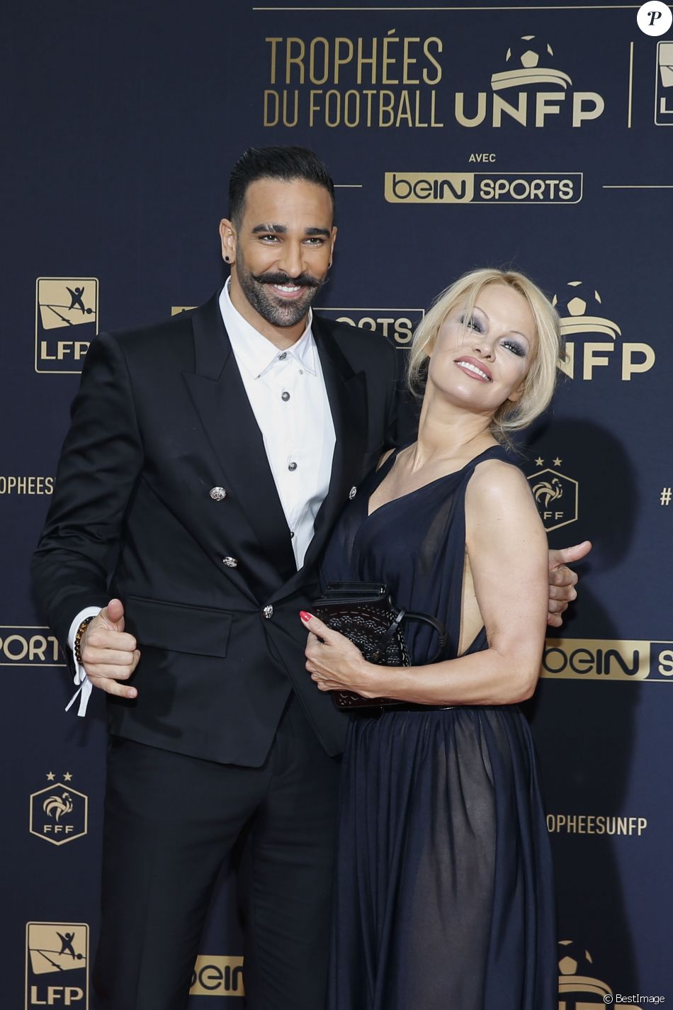 Adil Rami et sa compagne Pamela Anderson au photocall de la 28ème ...