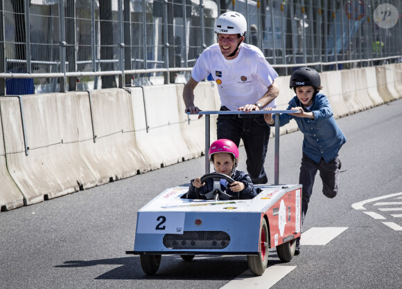 Le prince Joachim de Danemark, sa fille la princesse Athena et son fils le prince Henrik - La famille royale de Danemark lors de la course de "caisse à savon" à Aarhus. Le 18 mai 2019