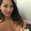 Angie Vu Ha allaite sa fille Emma-Rose, fruit de son amour pour Samuel Le Bihan, le 15 août 2018.