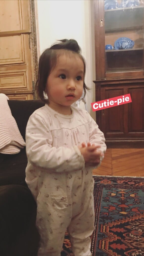 Angie (Angela) Vu Ha a publié une photo de Samuel Le Bihan avec leur fille Emma-Rose dans ses stories Instagram le 20 décembre 2019.