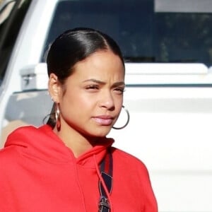 Exclusif - Christina Milian enceinte porte un jogging rouge et un sac Gucci à son arrivée à son Beignet Box truck dans le quartier de Studio City à Los Angeles, le 15 décembre 2019.