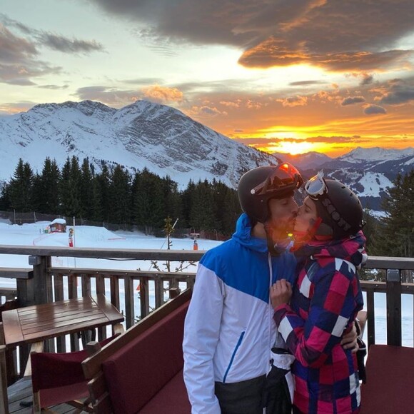 Camille Lou et son compagnon Gabriele au ski, le 19 décembre 2019.