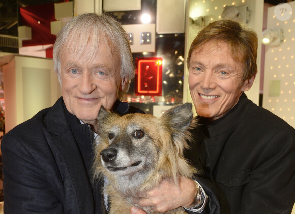 Dave et son compagnon Patrick Loiseau avec leur chien - Enregistrement de l'émission "Vivement Dimanche" à Paris le 24 février 2016 et qui sera diffusée le 28 février. © Coadic Guirec/Bestimage
