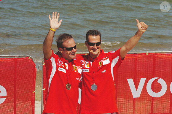 Rubens Barrichello et Michael Schumacher à St Kilda, en Australie. Le 4 mars 2005.