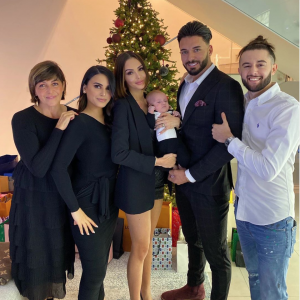 Nabilla fête Noël en famille à Dubaï le 25 décembre 2019.