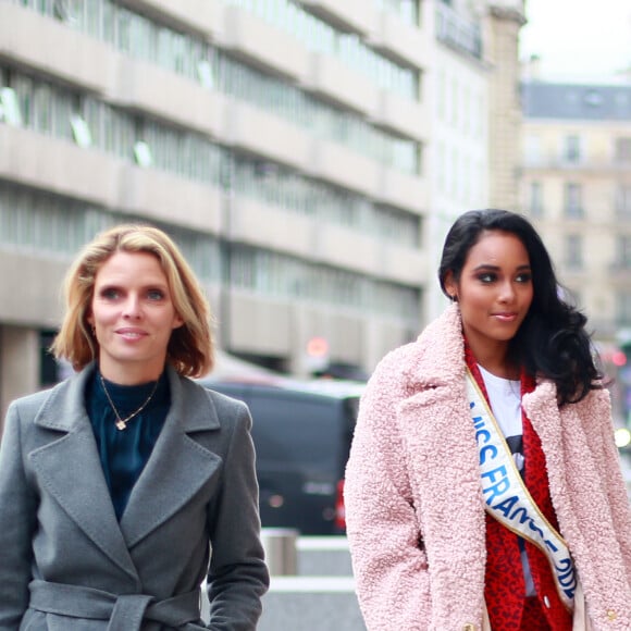 Exclusif - Sylvie Tellier (directrice générale de la société Miss France) et Clémence Botino, Miss France 2020, arrivent chez Sothys (produits de beauté) à Paris le 17 décembre 2019.