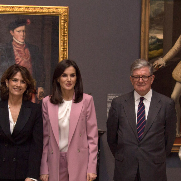 La reine Letizia d'Espagne visitant l'exposition "L'autre cour, femmes de la Maison d'Autriche" au palais royal à Madrid le 17 décembre 209.
