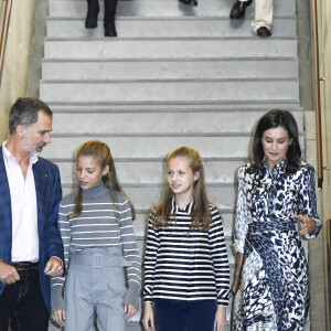 Le roi Felipe VI d'Espagne, la reine Letizia et leurs filles l'infante Sofia et la princesse Leonor des Asturies le 5 novembre 2019 au 10e jubilé de la fondation Princesse de Gérone à Barcelone.
