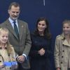 Le roi Felipe VI d'Espagne, la reine Letizia, la princesse Leonor et l'infante Sofia le 19 octobre 2019 en visite à Asiegu, Village modèle des Asturies 2019.