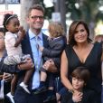  Mariska Hargitay, son mari Peter Hermann, et leurs enfants August, Amaya, et Andrew - Mariska Hargitay reçoit son etoile sur le Hollywood Walk of Fame, le 8 novembre 2013. 