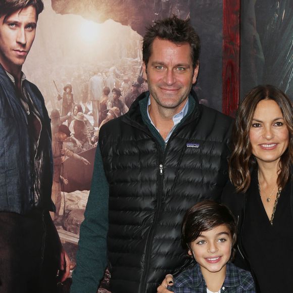 Mariska Hargitay, son fils August Miklos Friedrich Hermann et son mari Peter Hermann à la première du film "Pan" à New York le 4 octobre 2015