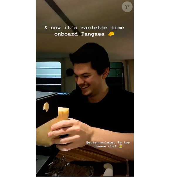 Mike Horn savoure une raclette sur son voilier, sur Instagram, le 30 décembre 2019.