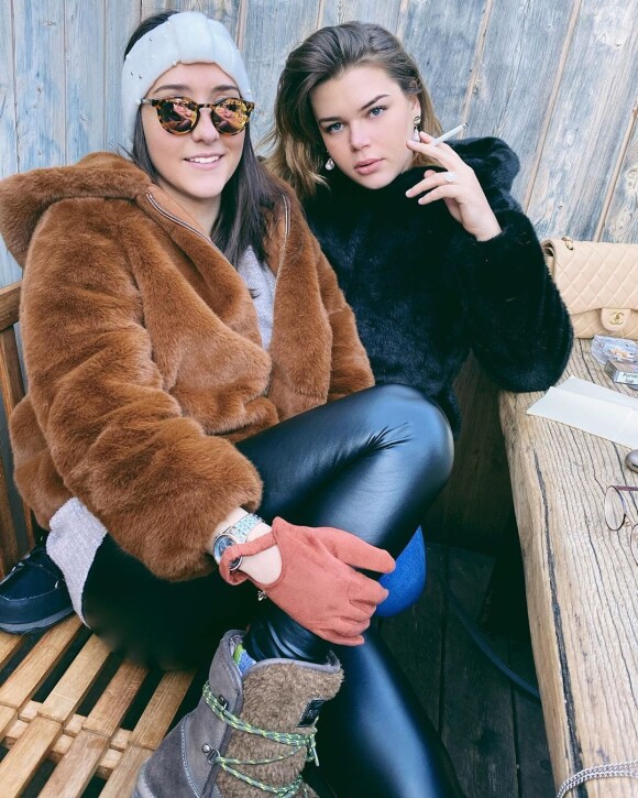 Camille Gottlieb en vacances avec une copine, à Auron. Instagram, décembre 2019.