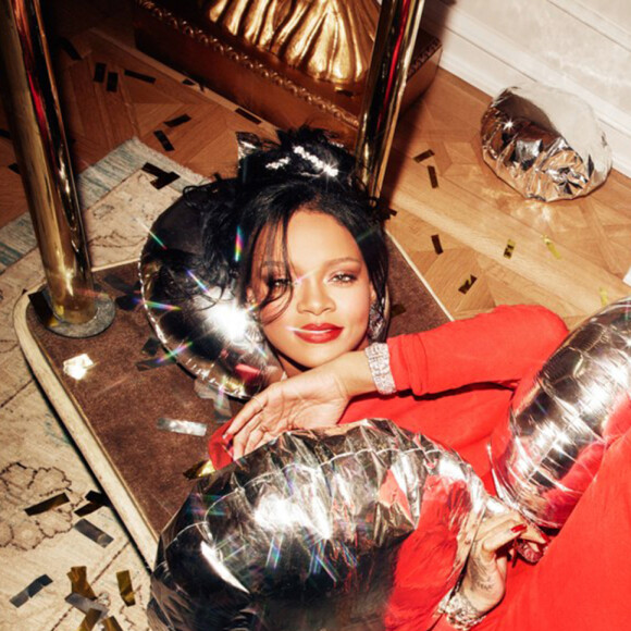 Rihanna pose enceinte pour la nouvelle campagne Louis Vuitton