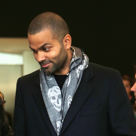 Exclusif - Tony Parker quitte les studios de la station RTL à Paris le 18 Novembre 2019 © Jonathan Rebboah / Panoramic / Bestimage