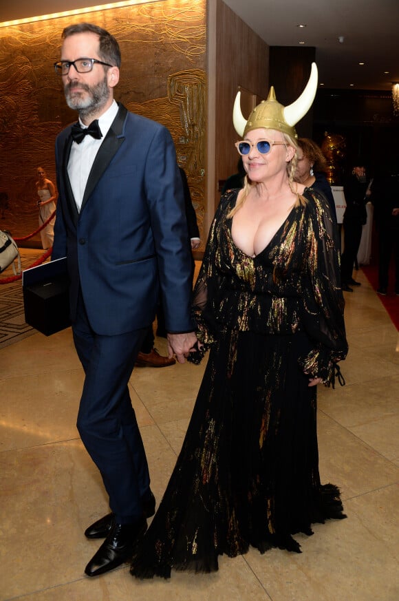Patricia Arquette et son compagnon Eric White à la sortie de la 77ème cérémonie annuelle des Golden Globe Awards à l'hôtel Beverly Hilton à Los Angeles, Californie, Etats-Unis, le 5 janvier 2020.