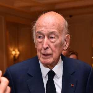 Valéry Giscard d'Estaing, ancien Président de la République Française (1974-1981), est à l'hôtel Hermitage à Monaco le 30 septembre 2015, pour participer à une conférence sur le thème "Quel avenir possible pour l'Europe?", organisée par la Monaco Mediterranee Foundation.