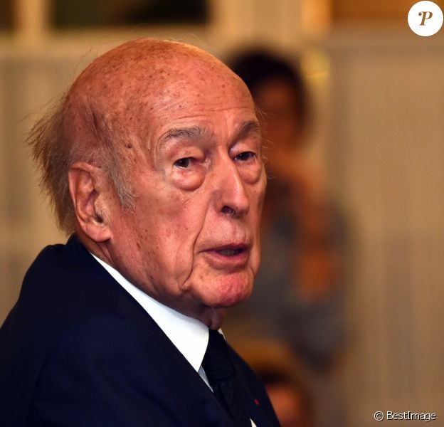 Valéry Giscard d'Estaing, ancien Président de la République Française (1974-1981), est à l'hôtel Hermitage à Monaco le 30 septembre 2015, pour participer à une conférence sur le thème "Quel avenir possible pour l'Europe?", organisée par la Monaco Mediterranee Foundation.