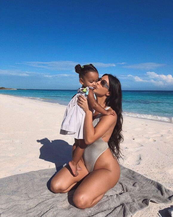 Kim Kardashian et sa fille Chicago- Instagram.