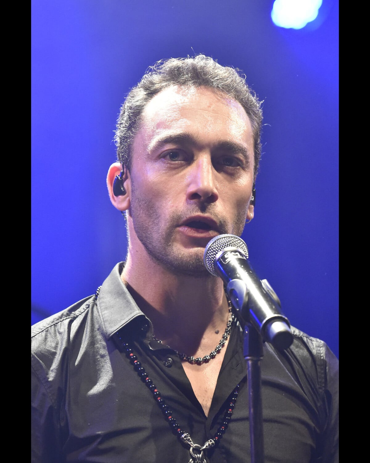 Photo Jean Baptiste Gu gan Sosie Vocal De Johnny Hallyday Se photo-jean-baptiste-gu-gan-sosie-vocal-de-johnny-hallyday-se