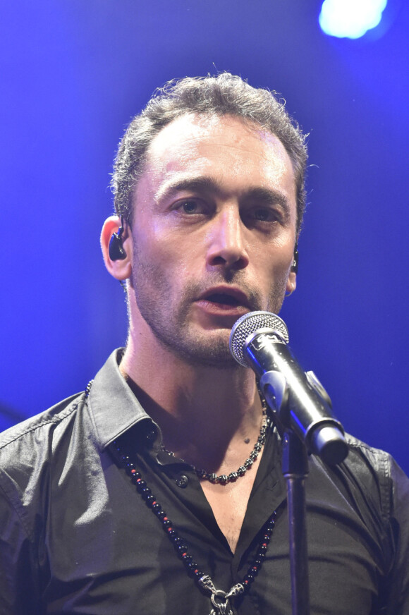 Jean-Baptiste Guégan, sosie vocal de Johnny Hallyday, se produit en concert à Saint-Pierre-et-Miquelon, le 25 octobre 2019.