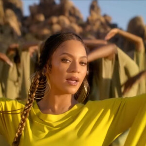 Beyoncé avec sa fille Blue Ivy dans son nouveau clip vidéo "Spirit" une chanson composée pour le film "Le Roi Lion". La chanteuse qui prête sa voix à Nala dans le nouveau film de Disney est entourée de danseurs et danseuses et de sa fille Blue Ivy. Le 16 juillet 2019.