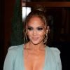 Jennifer Lopez incendiaire : large décolleté pour une cérémonie prestigieuse