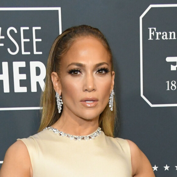Jennifer Lopez - 25e édition de la soirée des "Critics Choice Awards" au Barker Hangar à Santa Monica, Los Angeles, Californie, Etats-Unis, le 12 janvier 2020. © Birdie Thompson/AdMedia/Zuma Press/Bestimage