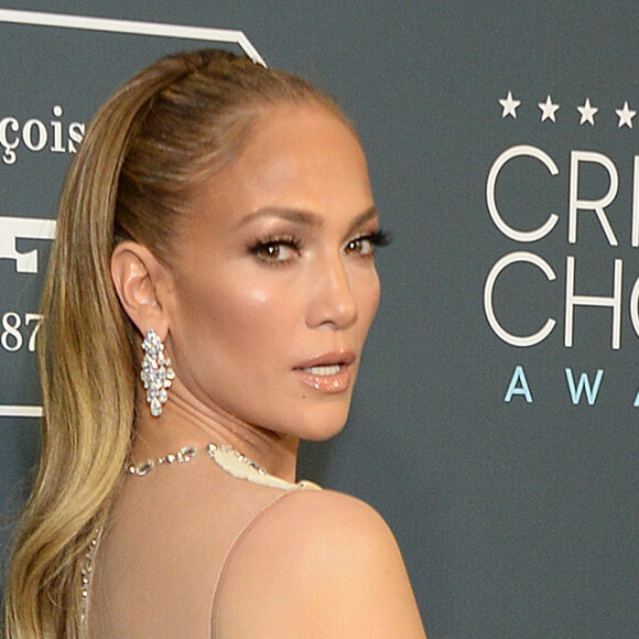 Jennifer Lopez - 25e édition de la soirée des "Critics Choice Awards" au Barker Hangar à Santa Monica, Los Angeles, Californie, Etats-Unis, le 12 janvier 2020. © Birdie Thompson/AdMedia/Zuma Press/Bestimage