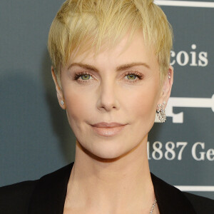 Charlize Theron - 25e édition de la soirée des "Critics Choice Awards" au Barker Hangar à Santa Monica, Los Angeles, Californie, Etats-Unis, le 12 janvier 2020.