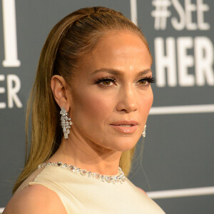 Jennifer Lopez - 25e édition de la soirée des "Critics Choice Awards" au Barker Hangar à Santa Monica, Los Angeles, Californie, Etats-Unis, le 12 janvier 2020.