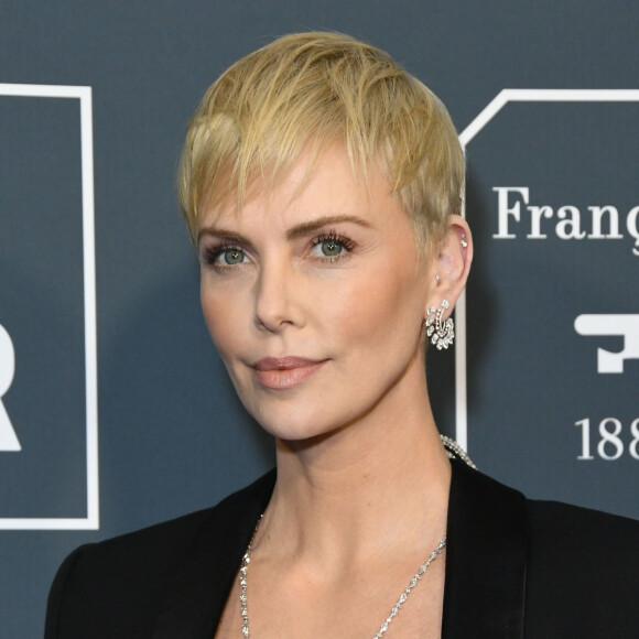 Charlize Theron - 25e édition de la soirée des "Critics Choice Awards" au Barker Hangar à Santa Monica, Los Angeles, Californie, Etats-Unis, le 12 janvier 2020.