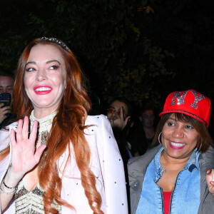 Lindsay Lohan arrive à l'hôtel Mercer avec sa soeur Aliana et sa mère Dina à New York, le 25 octobre 2019.