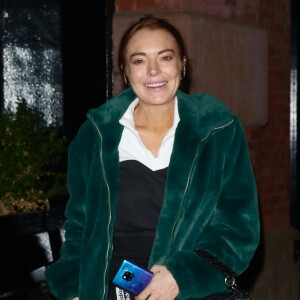 Exclusif - Lindsay Lohan porte un blouson en fausse fourrure à la sortie de l'hôtel The Mercer à New York, le 23 octobre 2019.