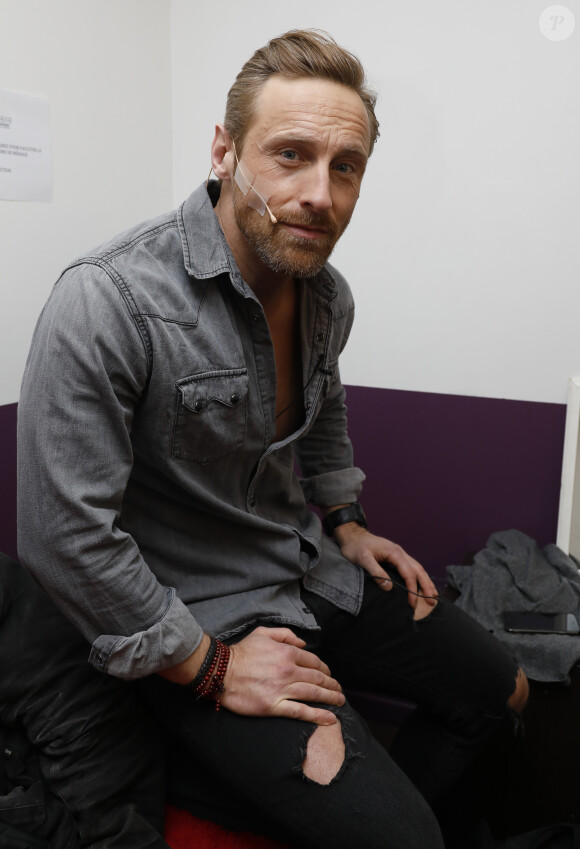 Frank Delay (2be3) - Les artistes de la pièce de théâtre "Boys Band Forever" dans les backstage de l'Apollo Théâtre à Paris. Le 23 mars 2018 © Marc Ausset-Lacroix / Bestimage